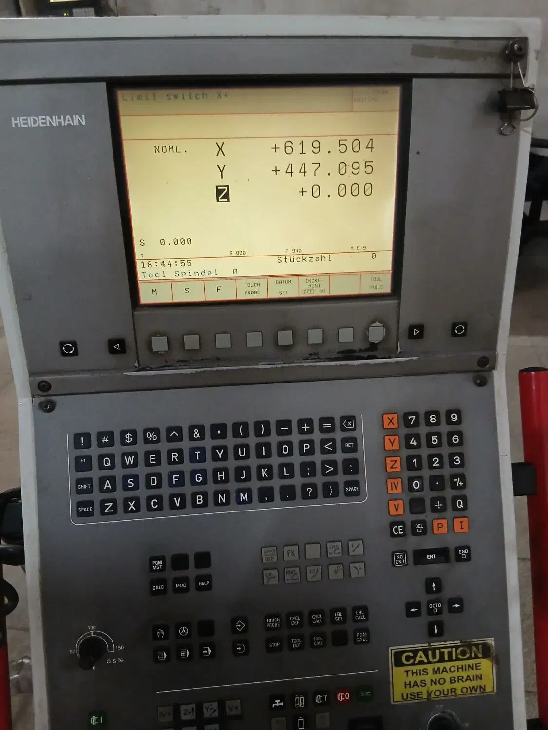 اپراتور فرز cnc و تراشکار و کمک قالبساز، سی ان سی|استخدام صنعتی، فنی، مهندسی|تهران, شادآباد|دیوار