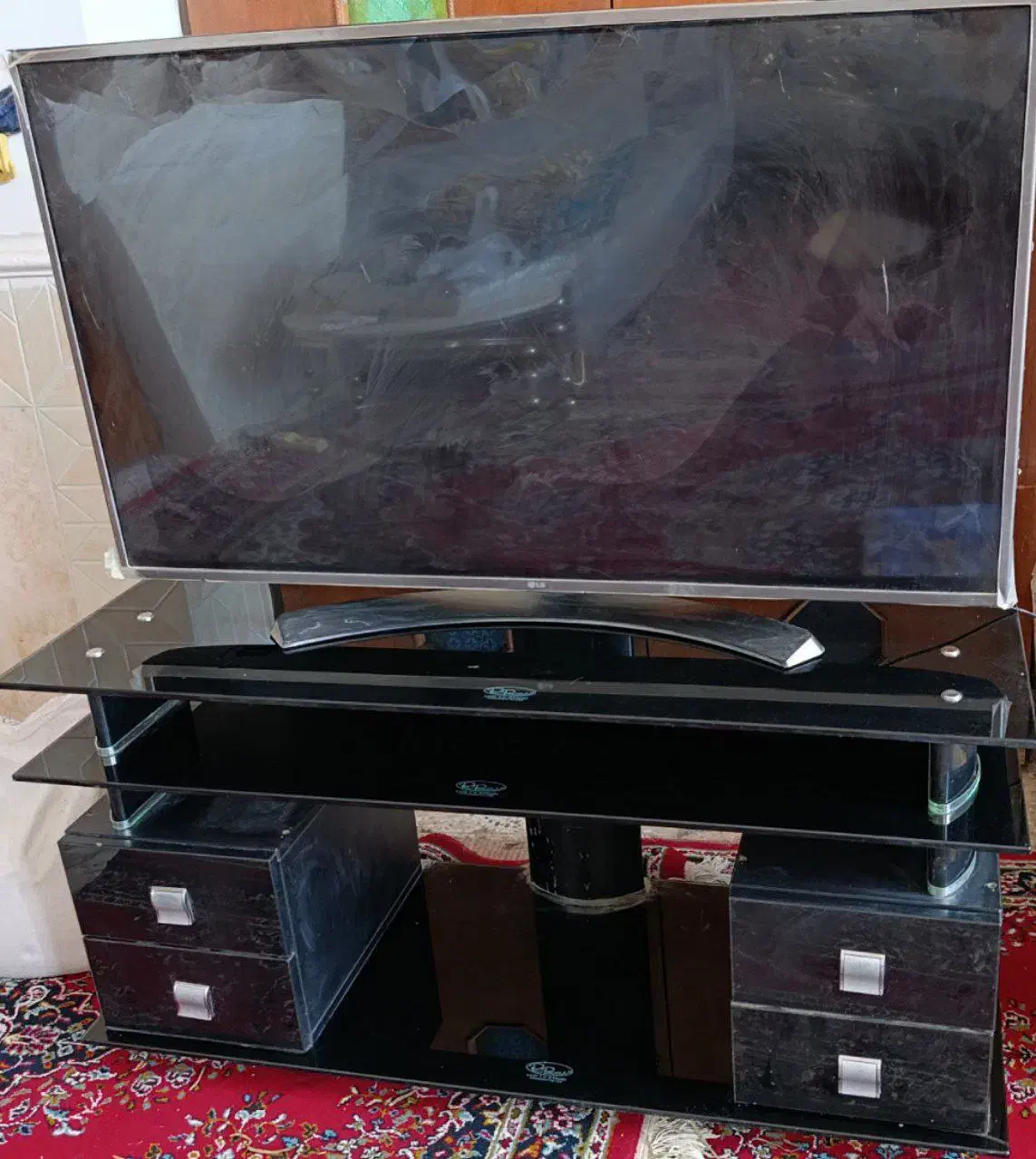 تلویزیون LG به همراه میز|تلویزیون و پروژکتور|زابل, |دیوار