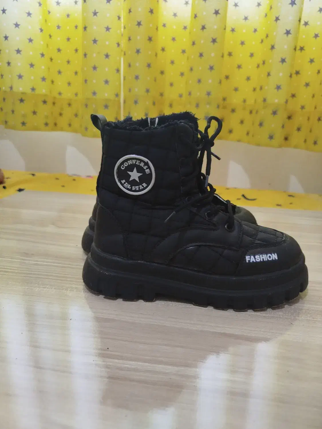 پوتین|کیف، کفش، کمربند|لاهیجان, بازکیاگوراب|دیوار