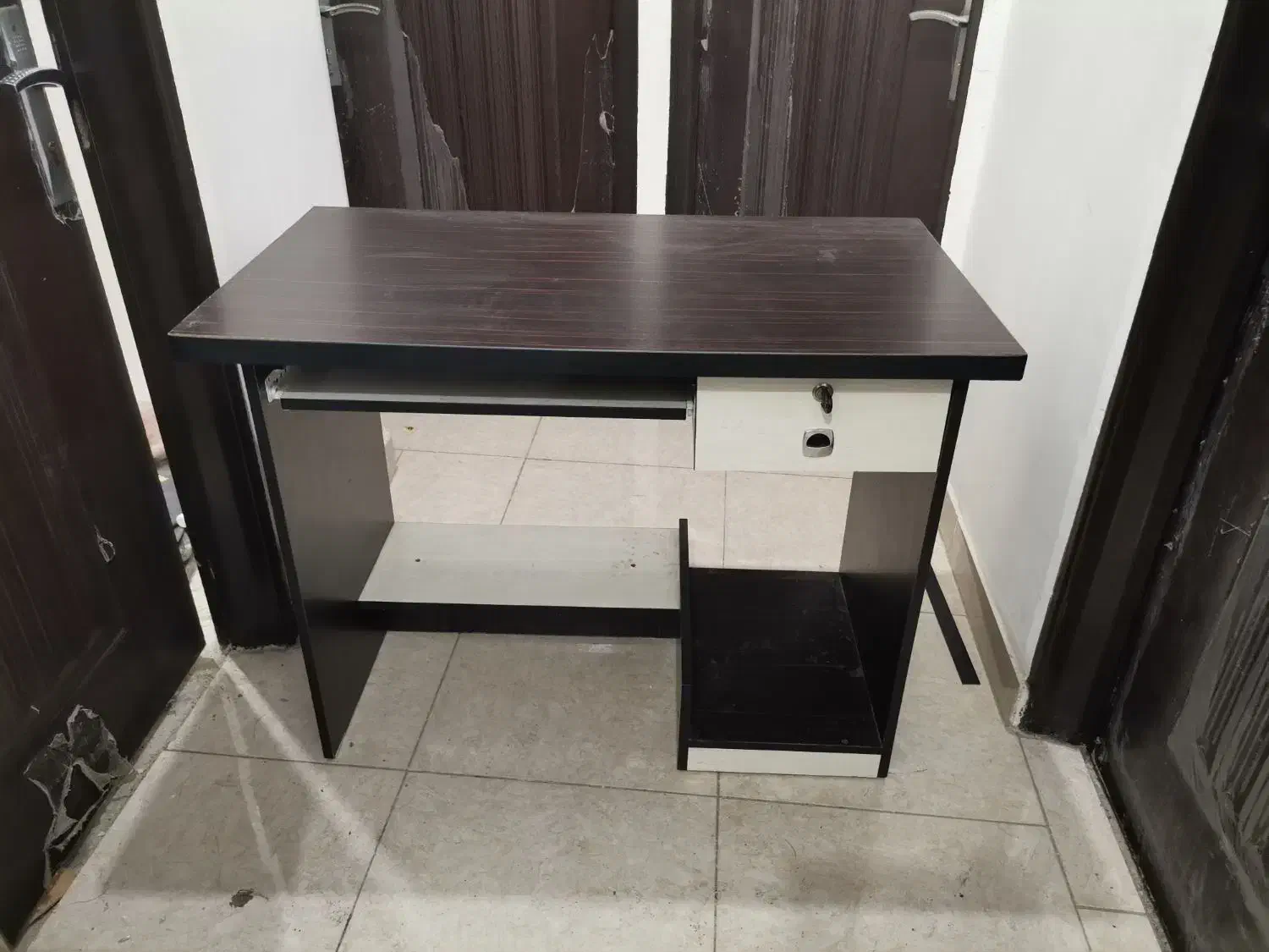 میز کامپیوتر|میز تحریر و کامپیوتر|سنگر, |دیوار