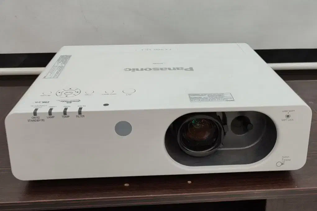 ویدیو پروژکتور پاناسونیک Fx400 درحدنو واقعی|تلویزیون و پروژکتور|مشهد, شهرک رازی (شهرک غرب)|دیوار