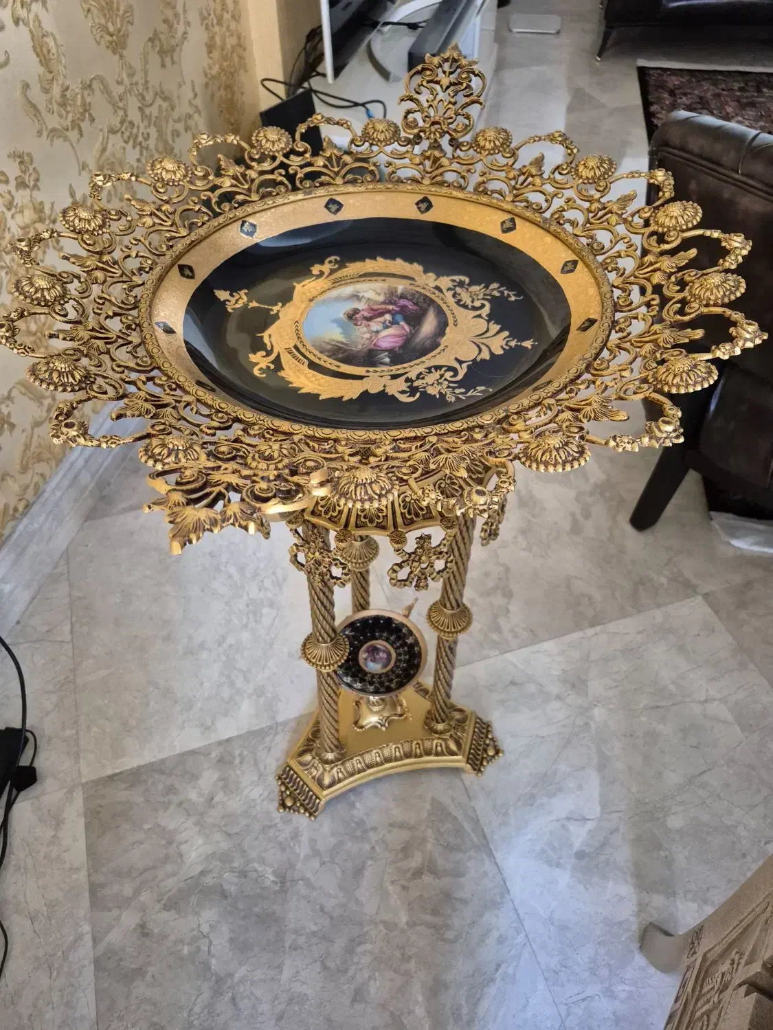 سبد میوه کنار سالن ویه تخته فرش محلی دست بافت|فرش|تهران, فرمانیه|دیوار