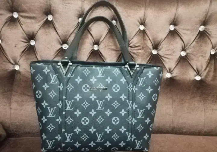 کیف پیدا کردم جا سبزی فروشی جلو دکه بازار|اشیا|ایرانشهر, |دیوار