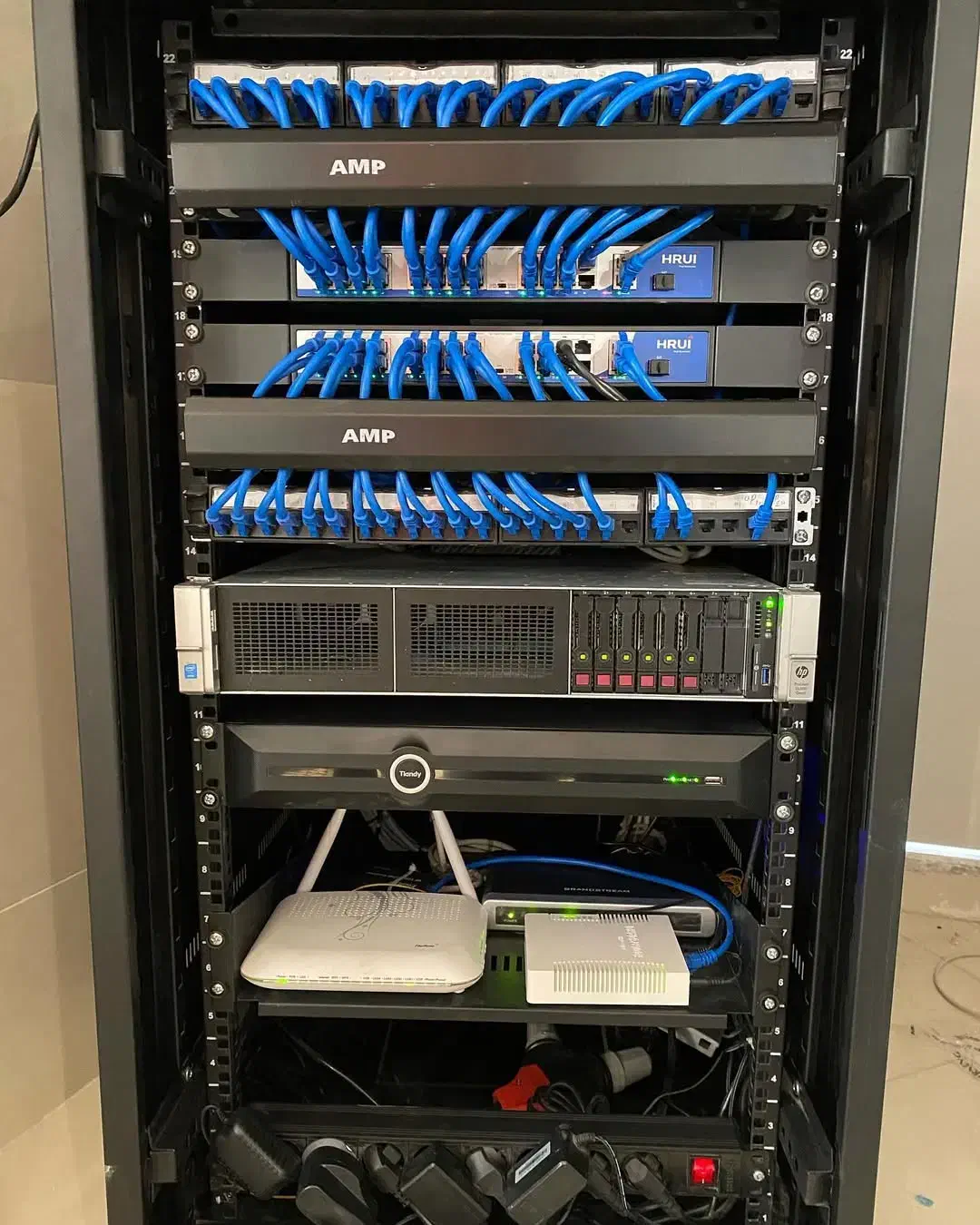 شبکه IT سرور میکروتیک تلفن voip ویپ سیپ ترانک|خدمات رایانهای و موبایل|تهران, ونک|دیوار