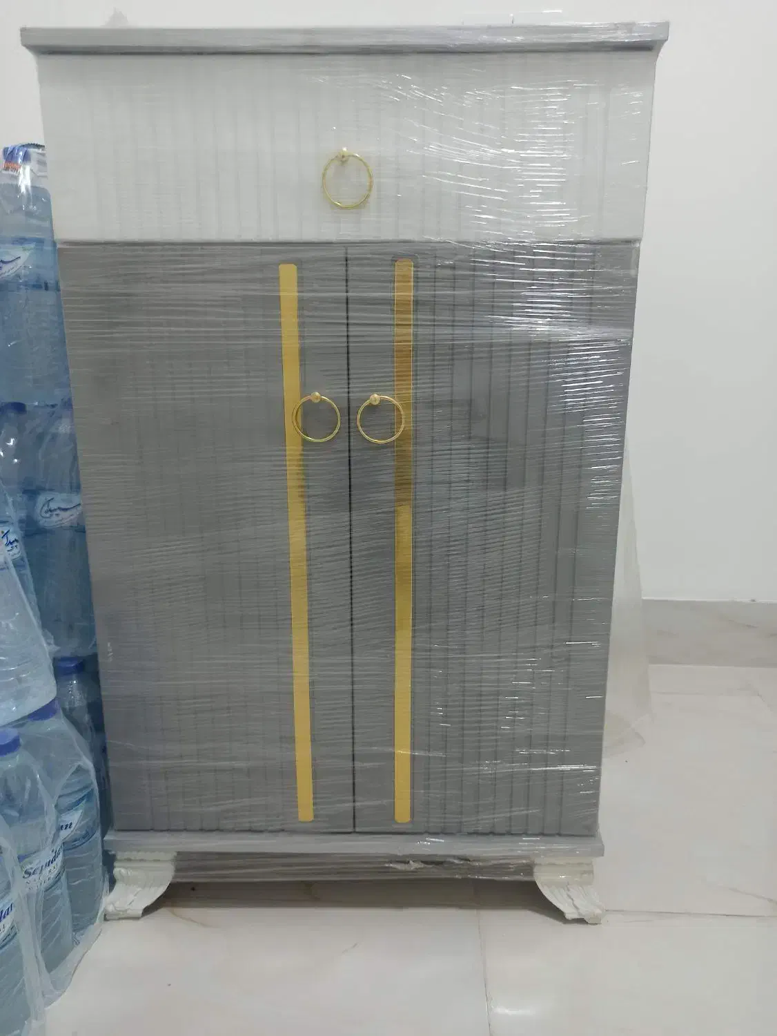 جاکفشی نو نو|جاکفشی، کمد، دراور|اسیر, |دیوار