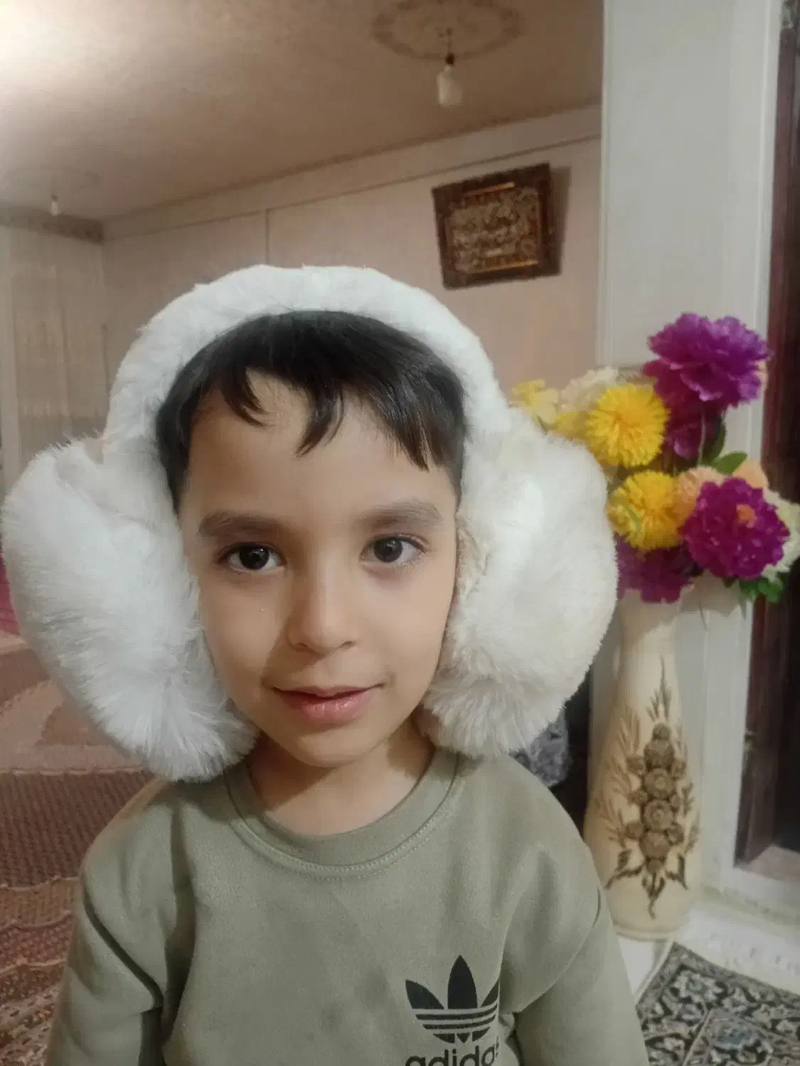 گوشبند سفید|لباس|مشگین شهر, |دیوار