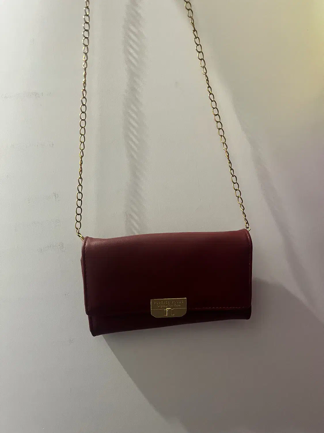 کیف|کیف، کفش، کمربند|قم, بنیاد|دیوار