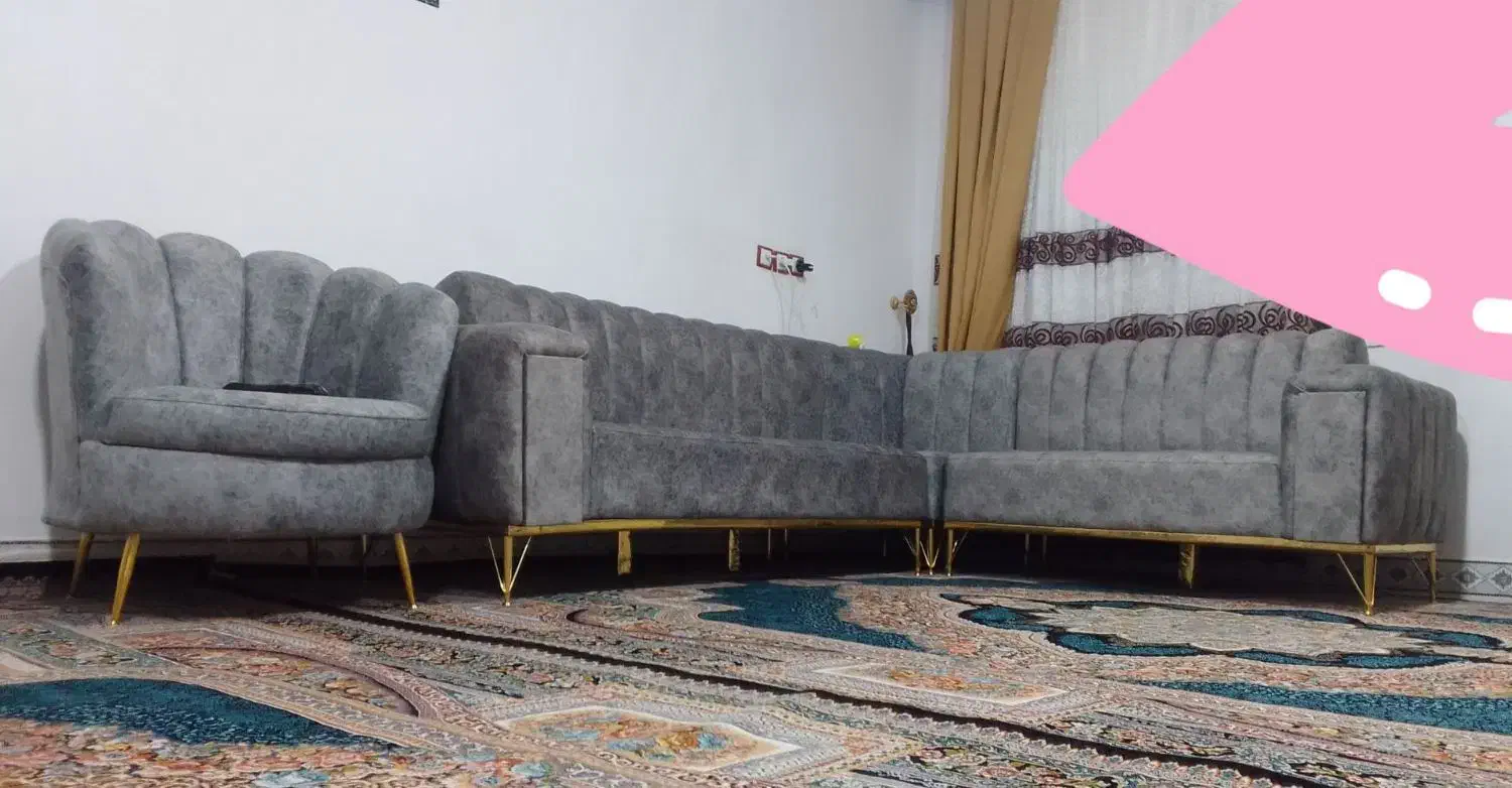 مبل ال هشت نفر دارای دو صندلی تک|مبلمان خانگی و میز عسلی|صحنه, |دیوار