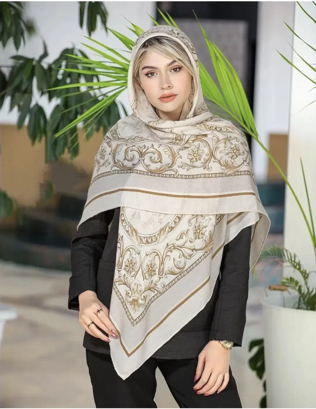 روسری قواره بزرگ دور دست دوز|لباس|آستانه اشرفیه, |دیوار