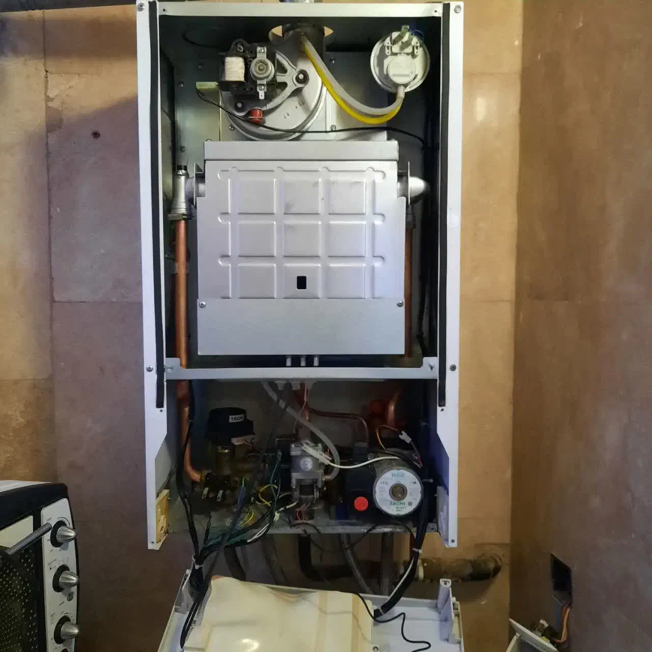 تعمیر سرویسکار تعمیرات تخصصی انواع پکیج خالقی|خدمات پیشه و مهارت|قم, انسجام|دیوار