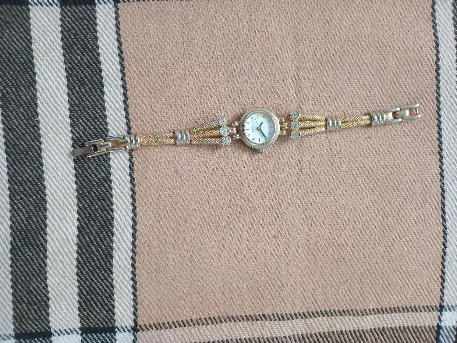 ساعت، ساعت رولکس|ساعت|بابل, |دیوار