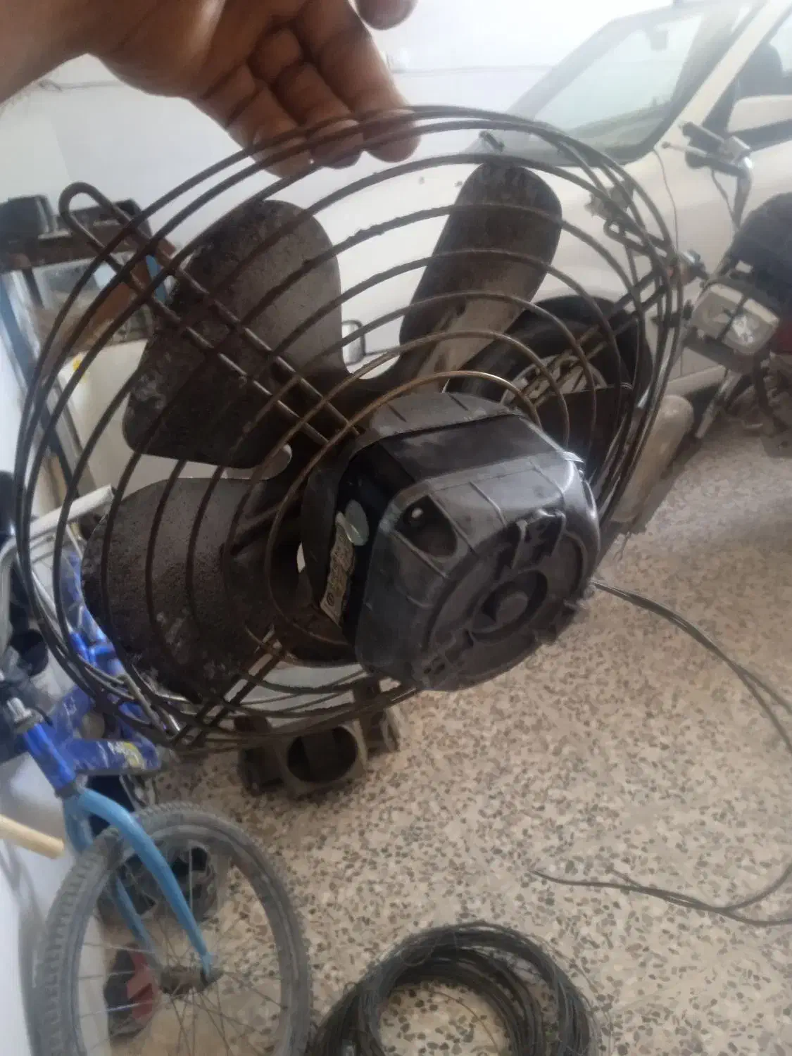 یک عدد فن|پنکه و تصفیهکنندهٔ هوا|دزفول, |دیوار