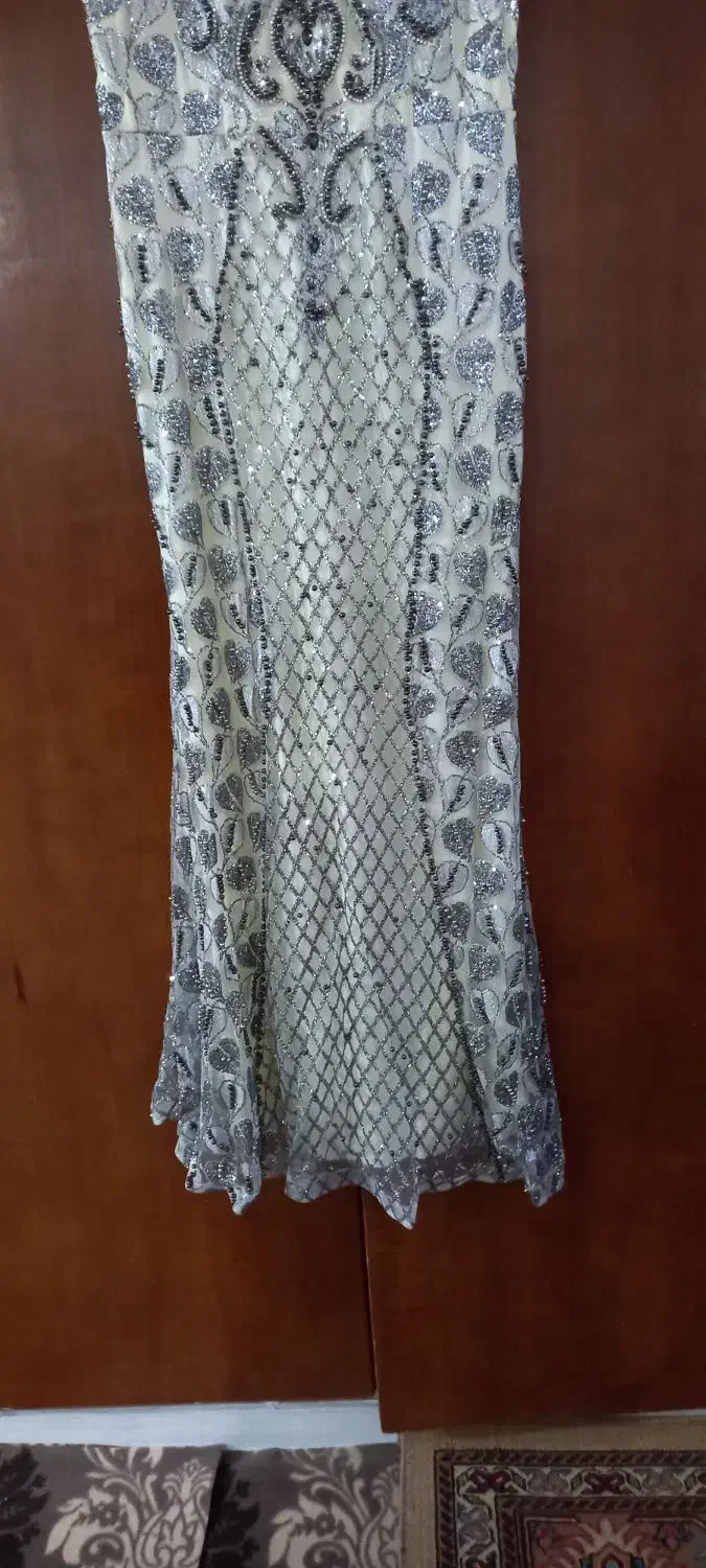 لبلس مجلسی|لباس|رباط‌کریم, رباط‌کریم|دیوار