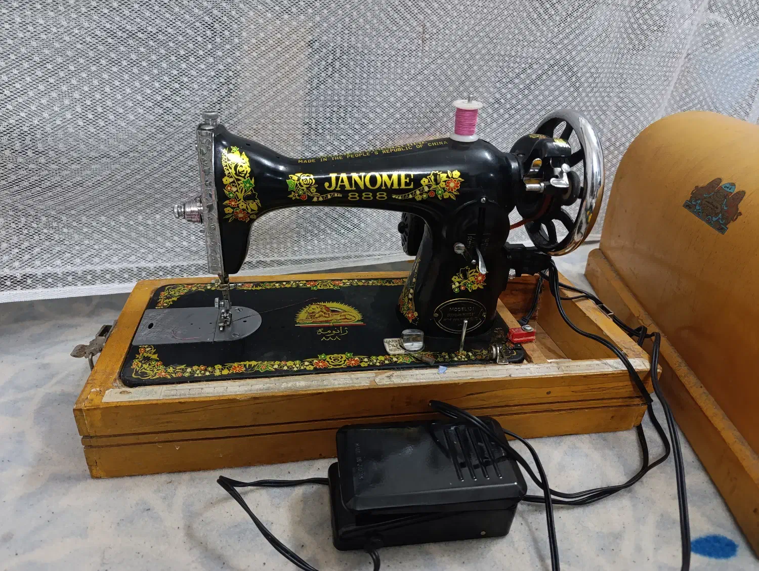 دو عدد چرخ خیاطی قدیمی ( ژانومه . ثریا )|کلکسیون اشیاء عتیقه|لاهیجان, کوی خزر|دیوار