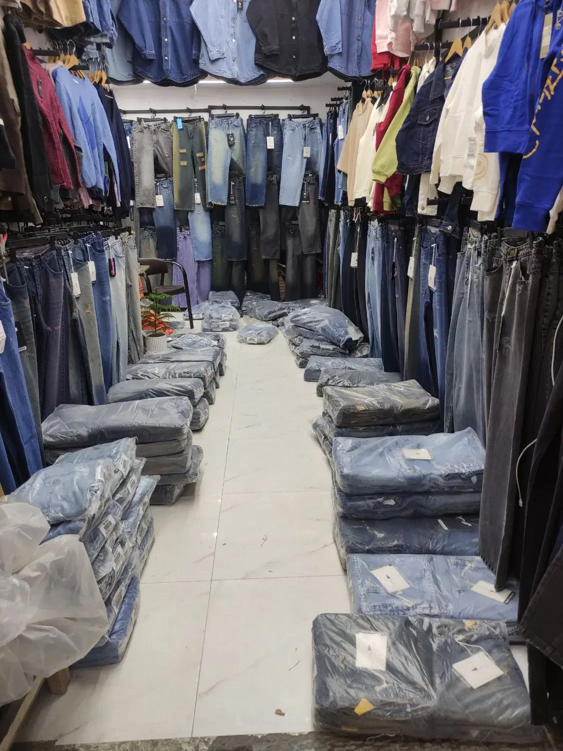 فروش پوشاک چکی 2 ماهه برای مصرف کننده|لباس|اصفهان, نقش جهان|دیوار