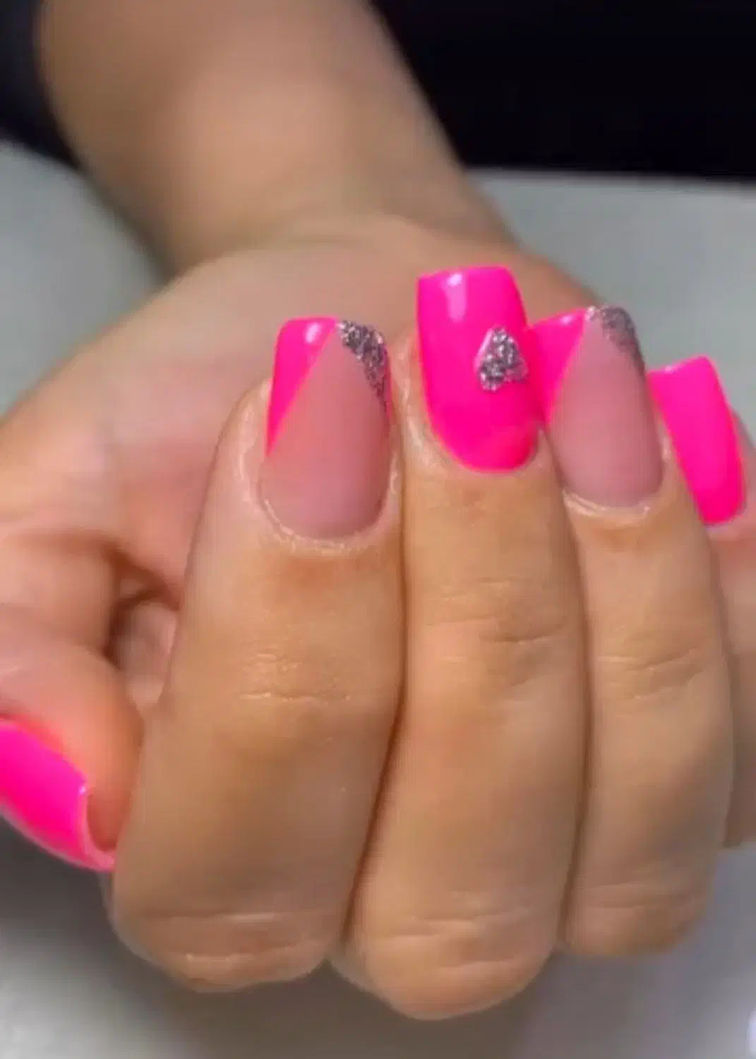 کاشت ناخن|خدمات آرایشگری و زیبایی|اندیشه, اندیشه فاز ۱|دیوار