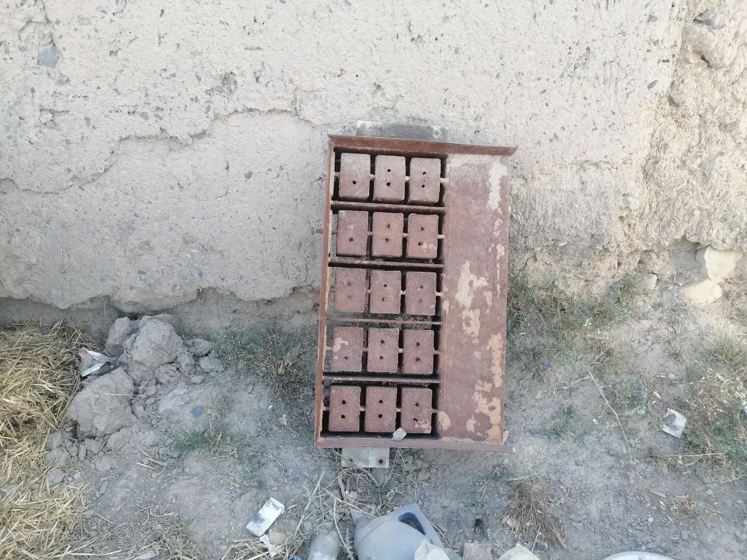 یک عدد قالب بلوکه زنی|ماشین‌آلات صنعتی|گلمکان, |دیوار