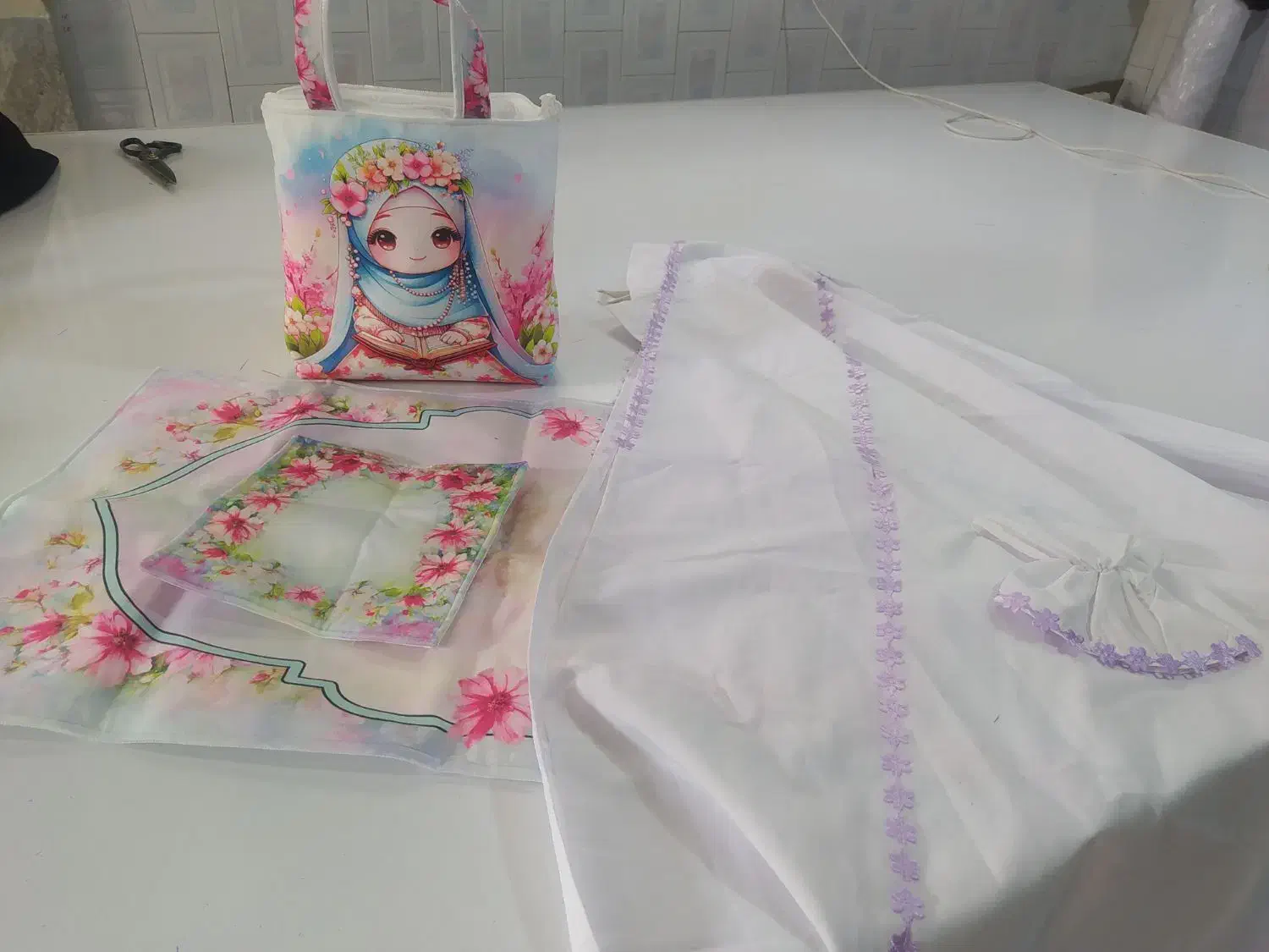 پک جشن تکلیف|لباس|بروجن, |دیوار