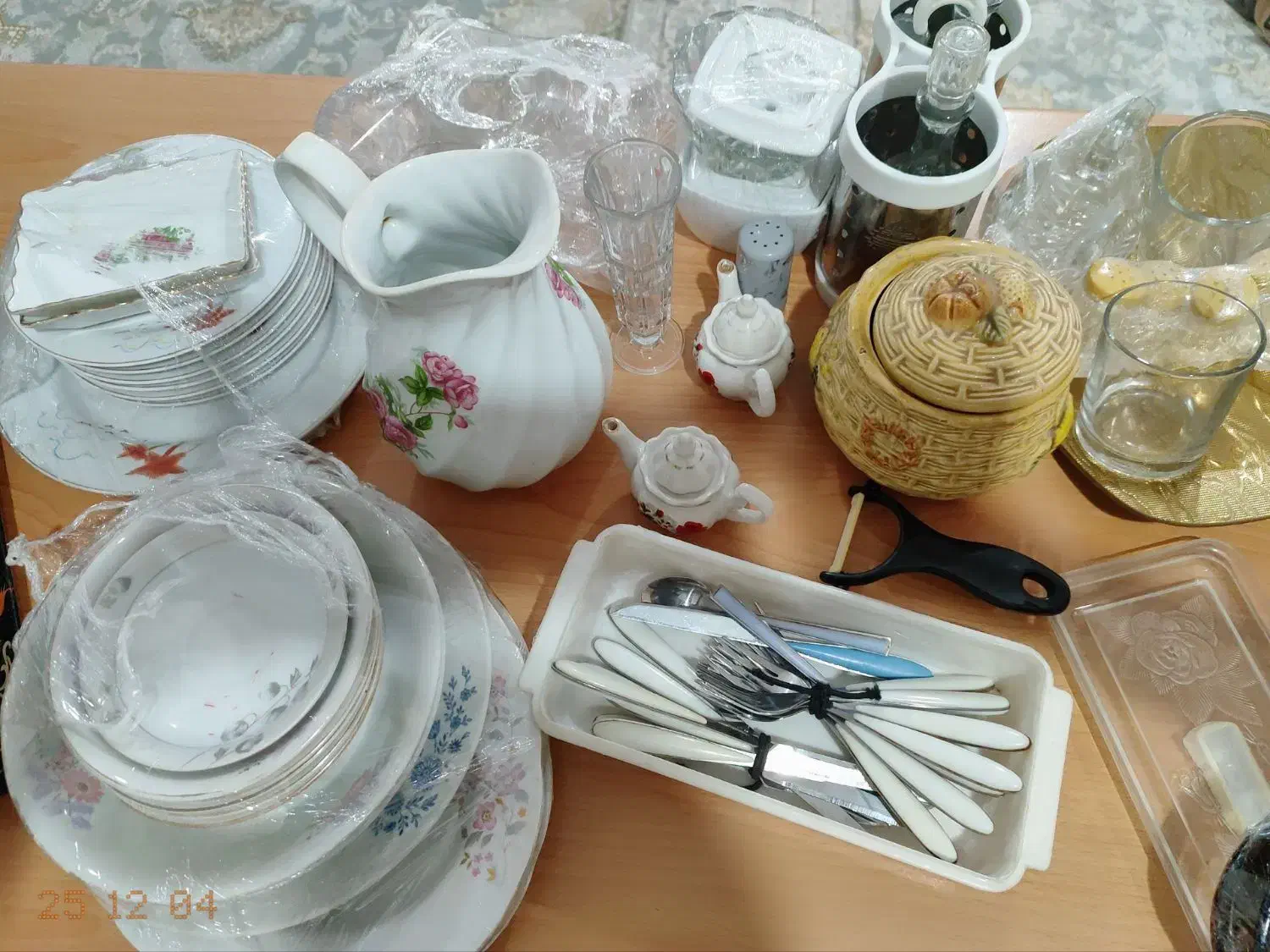 ظروف آشپز خانه|ظروف سرو و پذیرایی|اردستان, |دیوار