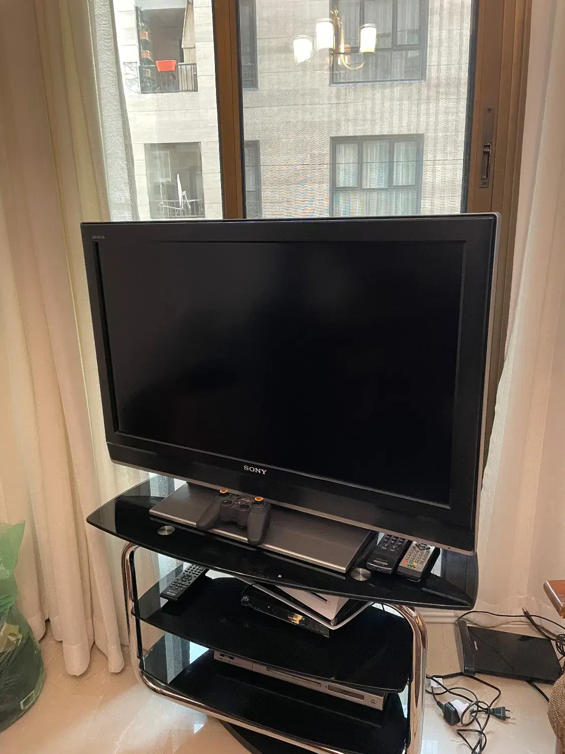 تلویزیون سونی و میز|تلویزیون و پروژکتور|تهران, سعادت‌آباد|دیوار