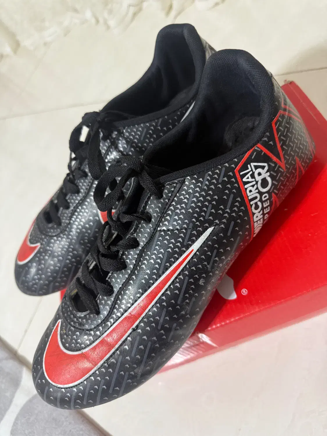 کتونی فوتبال|تجهیزات ورزشی|رشت, گلزاران|دیوار