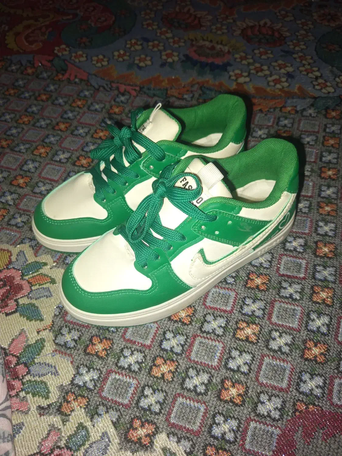 کتونی|کیف، کفش، کمربند|بروجرد, |دیوار