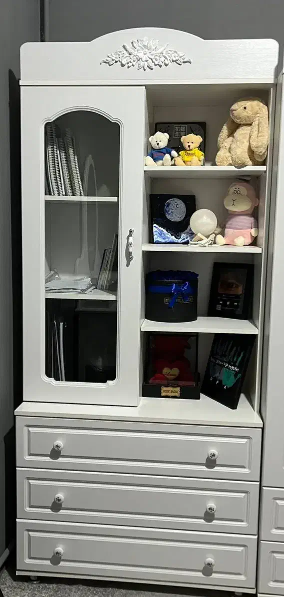 کمد کتابخانه|کتابخانه، شلف، قفسه‌های دیواری|میانه, |دیوار