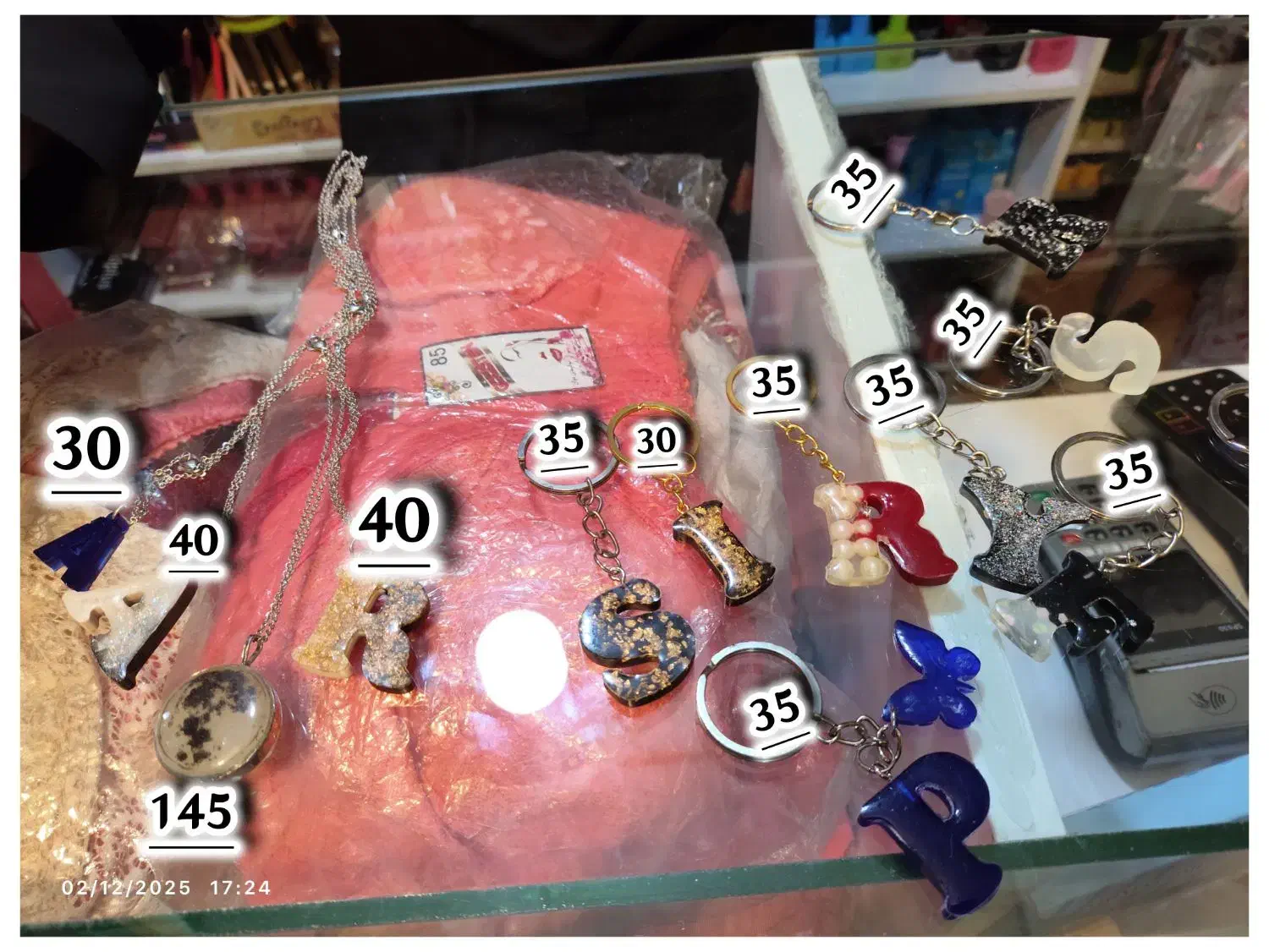 انواع اکسسوری رزینی|زیورآلات و اکسسوری|شیراز, کوشک میدان|دیوار