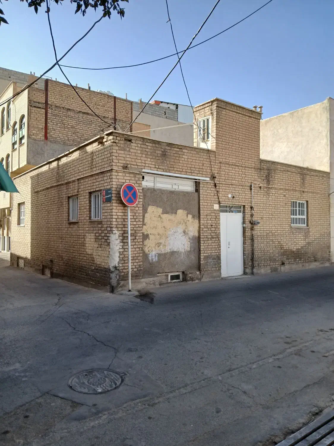 خانه ویلایی دو نبش نزدیک حرم|فروش خانه و ویلا|قم, قم نو|دیوار