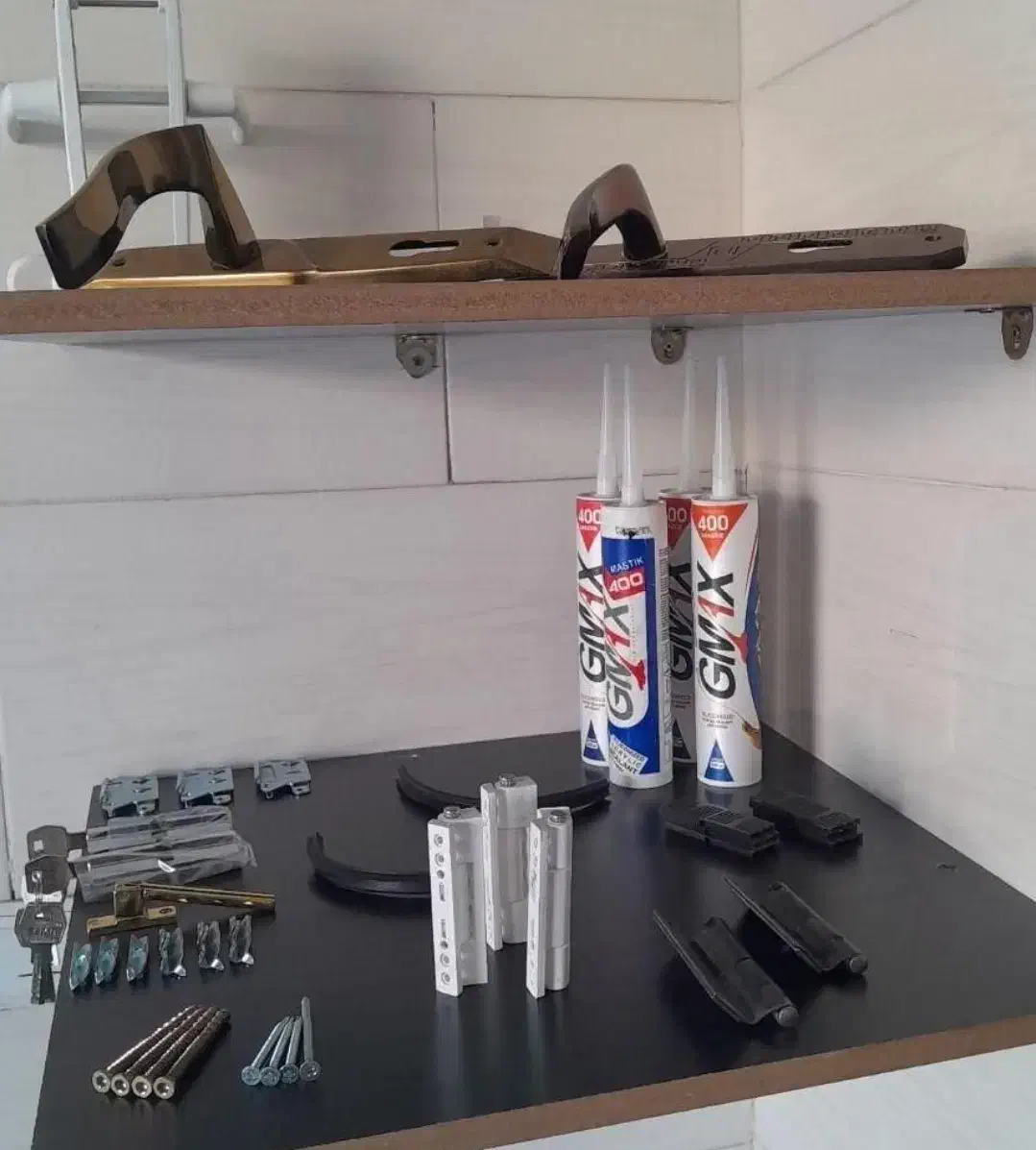 تعمیر (ریگلاژ) درب وپنجره های دوجداره (upvc)|خدمات پیشه و مهارت|خرم‌آباد, |دیوار