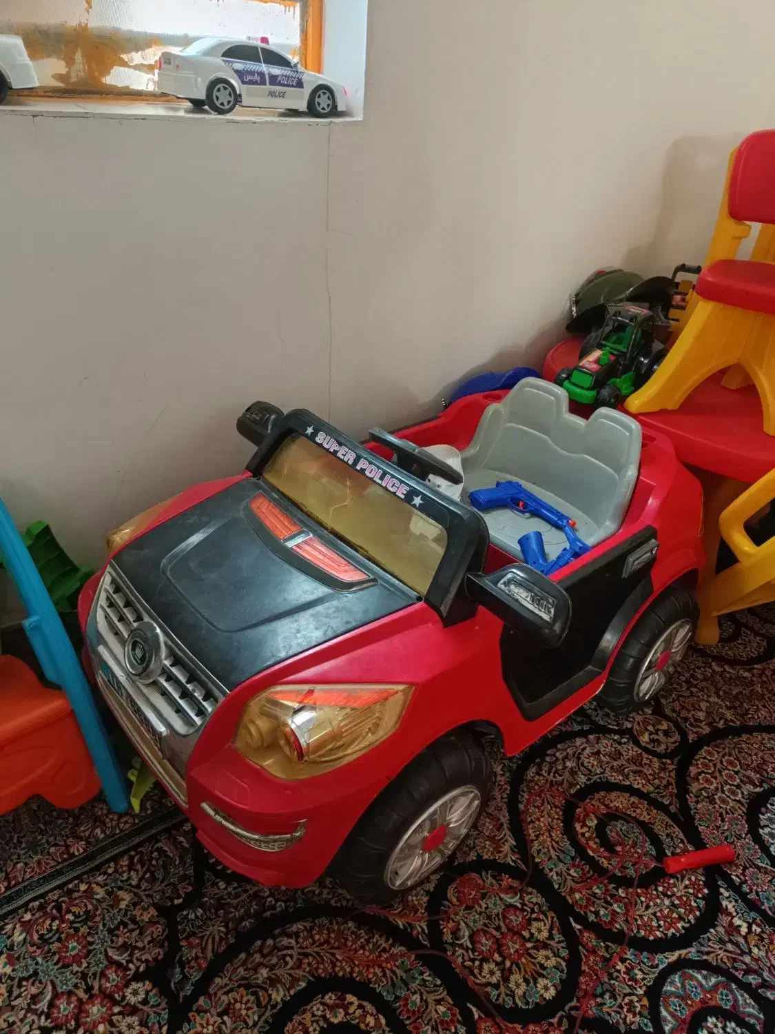 ماشین شارژی|اسباب‌بازی بچه|نیمروز, |دیوار