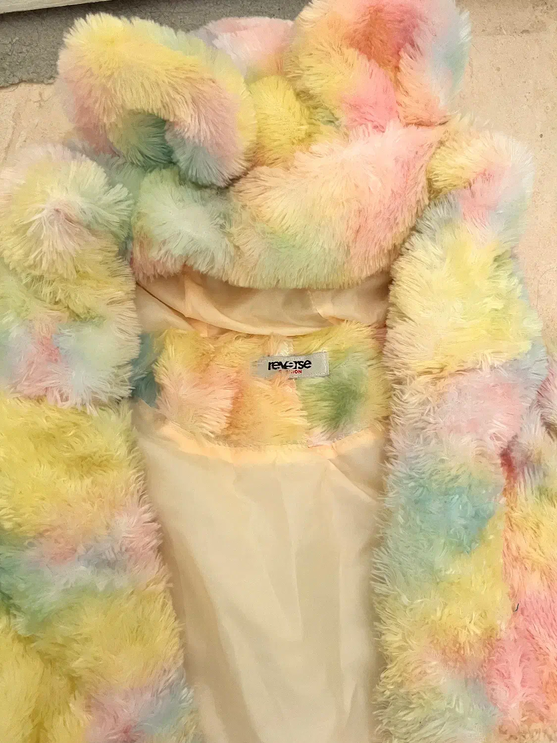 پالتو نو|لباس|تهران, هلال احمر|دیوار