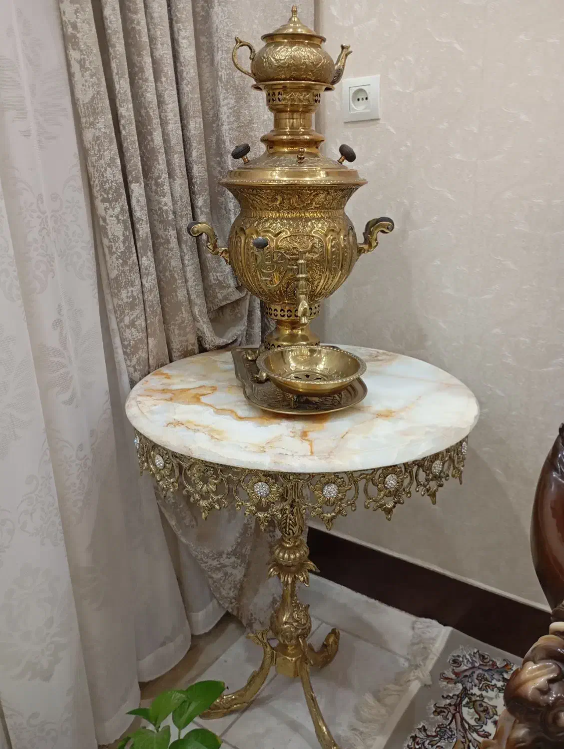 سماور و میز -وتعدادی مجسمه بنز|صنایع دستی و سایر لوازم تزئینی|نهاوند, |دیوار