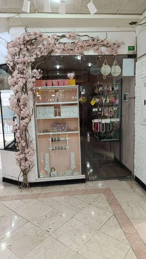 مغازه ۱۴ متری پاساژ ولیعصر|فروش مغازه و غرفه|پردیس, فاز ۱|دیوار