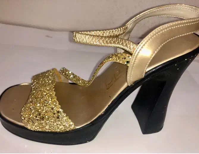 صندل مجلسی به رنگ طلایی|کیف، کفش، کمربند|اصفهان, آبشار|دیوار