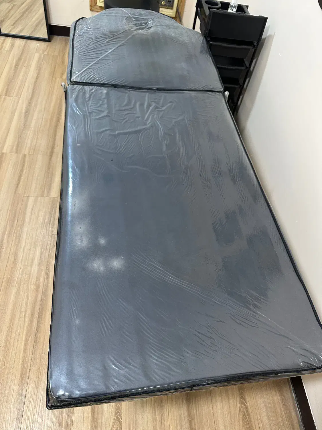 تخت|آرایشگاه و سالن‌های زیبایی|بندر ماهشهر, |دیوار