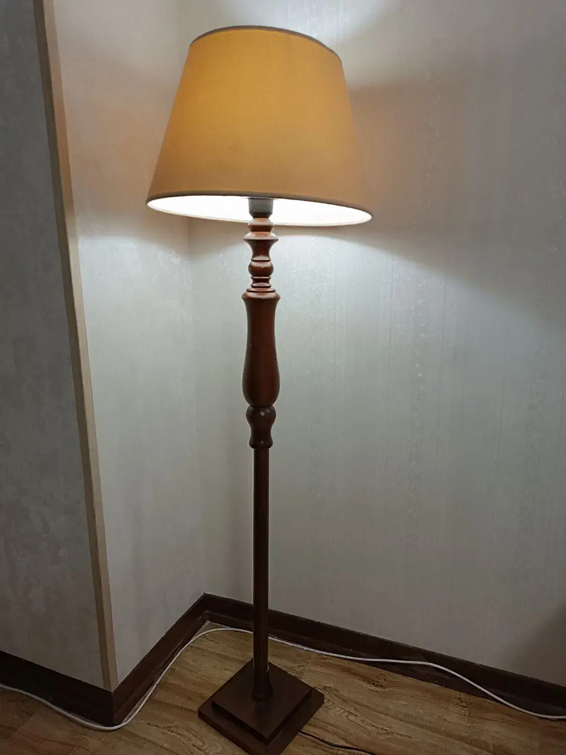 آباژور|چراغ خواب و آباژور|نهاوند, |دیوار