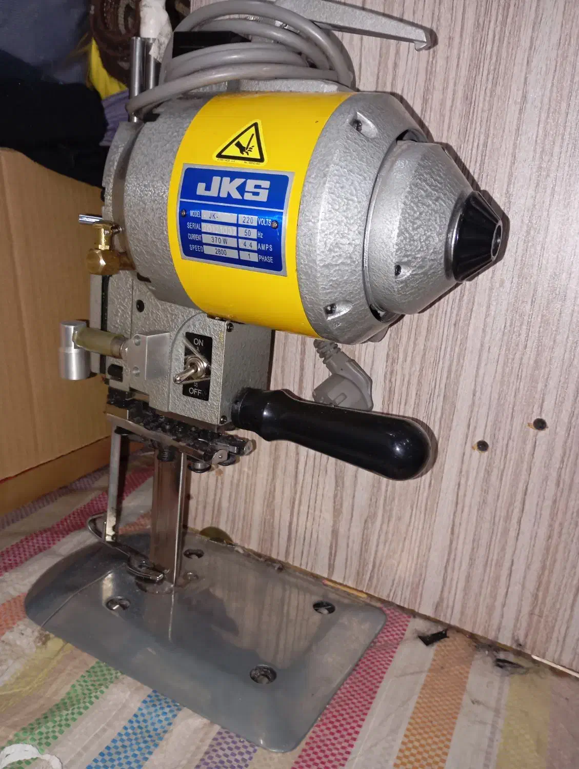 قیچی برقی ۵|چرخ خیاطی و ریسندگی|همدان, |دیوار