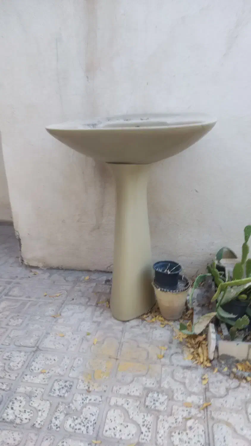 روشویی کوچک و قدیمی سالم|لوازم سرویس بهداشتی|فولادشهر, A4|دیوار