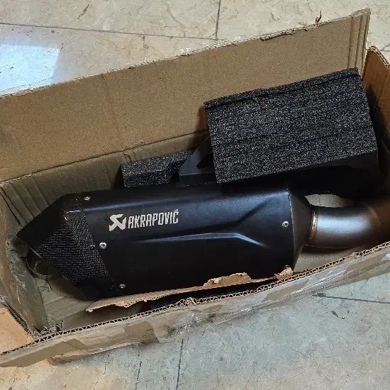 اگزوز موتورسیکلت اکروپاویچ اصلی|قطعات یدکی و لوازم جانبی|قدس, هفت جوی|دیوار