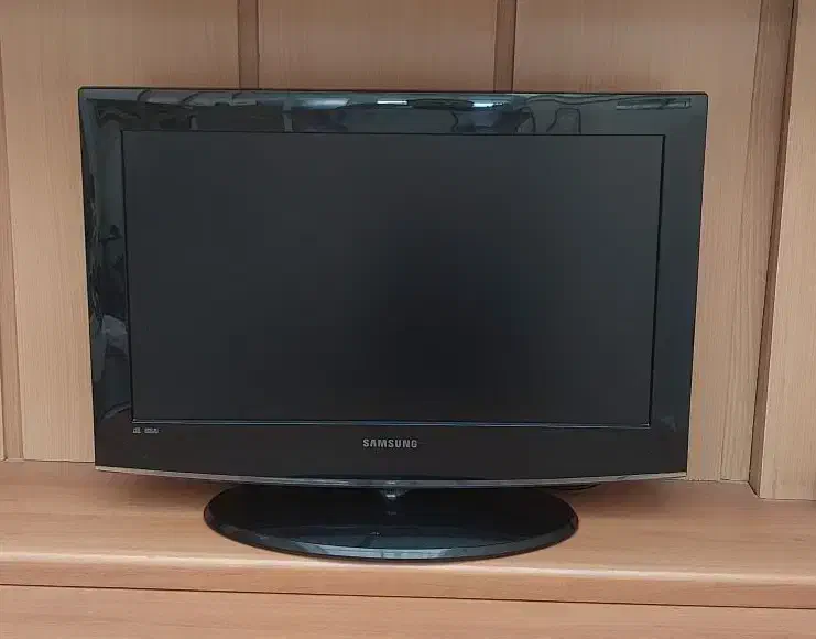 تلویزیون سامسونگ LCD تمیز و سالم|تلویزیون و پروژکتور|قم, بنیاد|دیوار