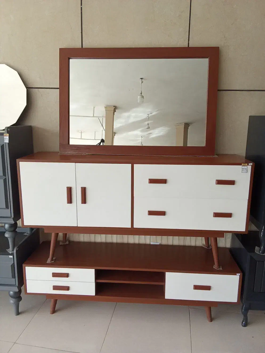 کنسول و میز رنگی|بوفه، ویترین، کنسول|تربت‌حیدریه, کاشانی|دیوار