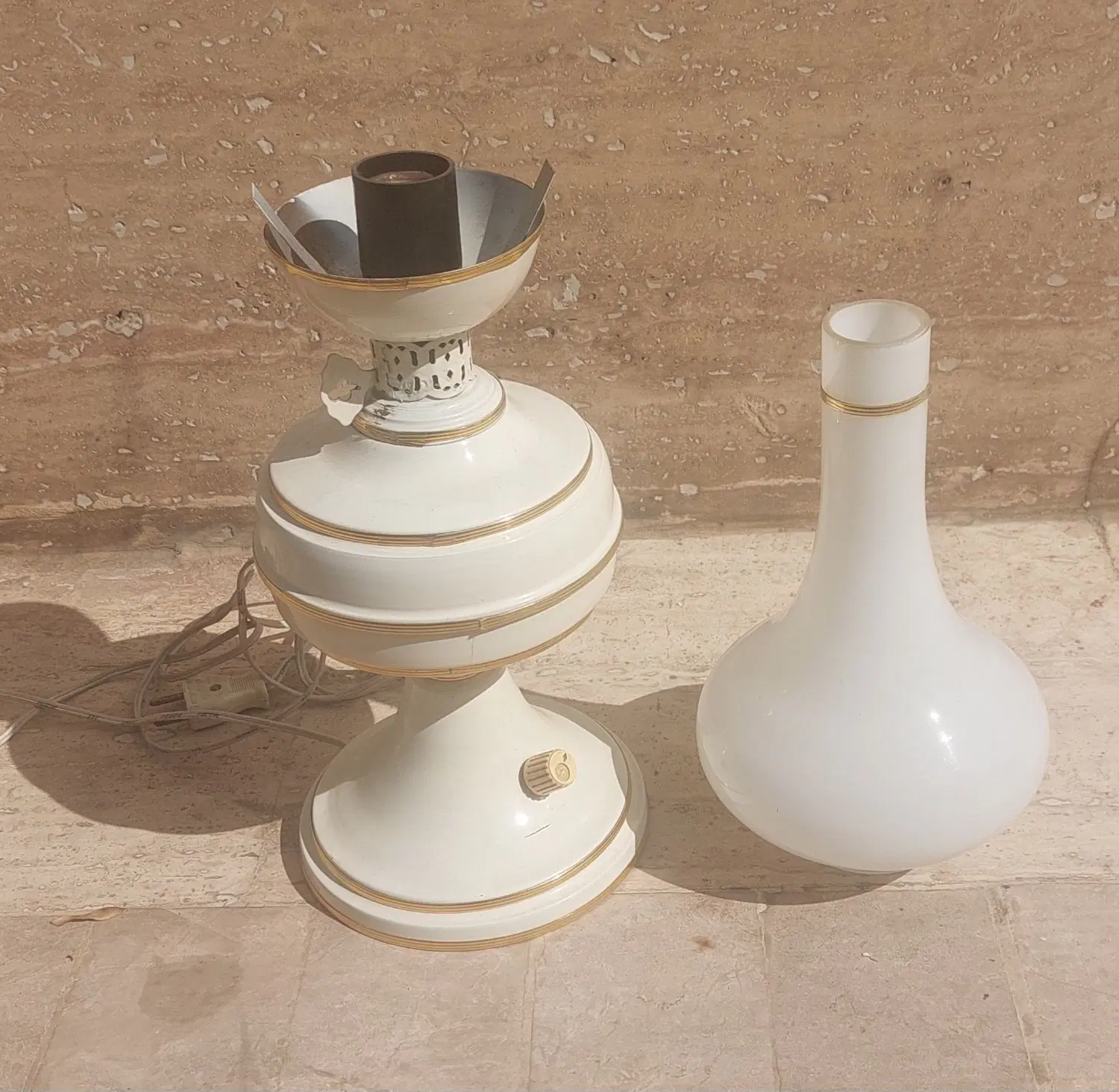 آباژور سفید|چراغ خواب و آباژور|تهران, هروی|دیوار