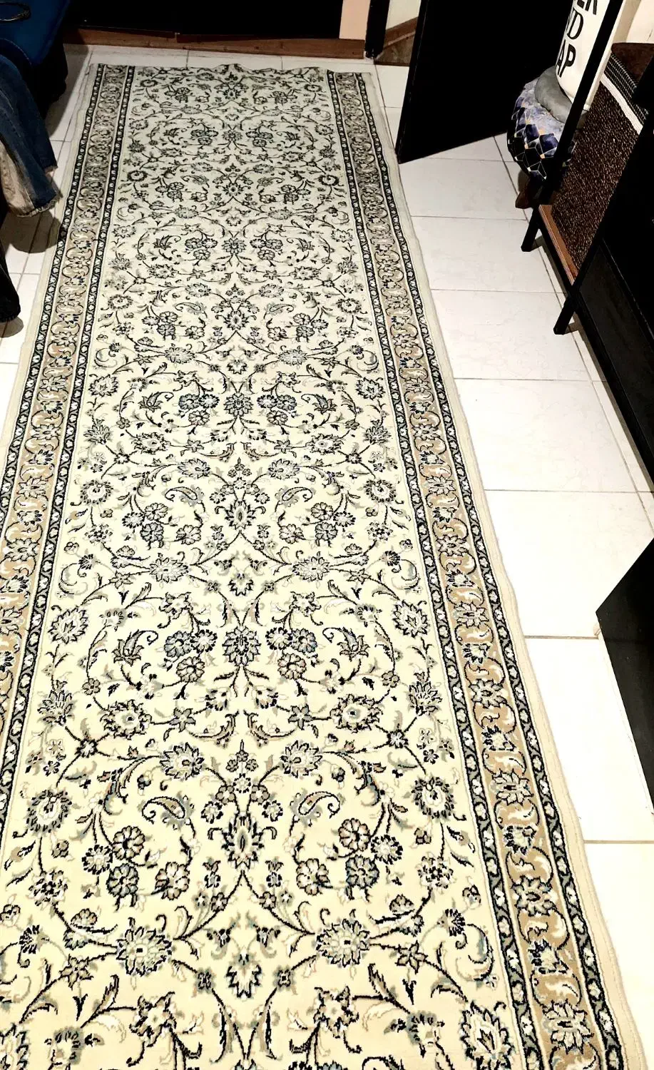 کنار فرش ۴متر رنگ کرم کاملانو بدون آسیب و زدگی|فرش|شیراز, ابیوردی|دیوار