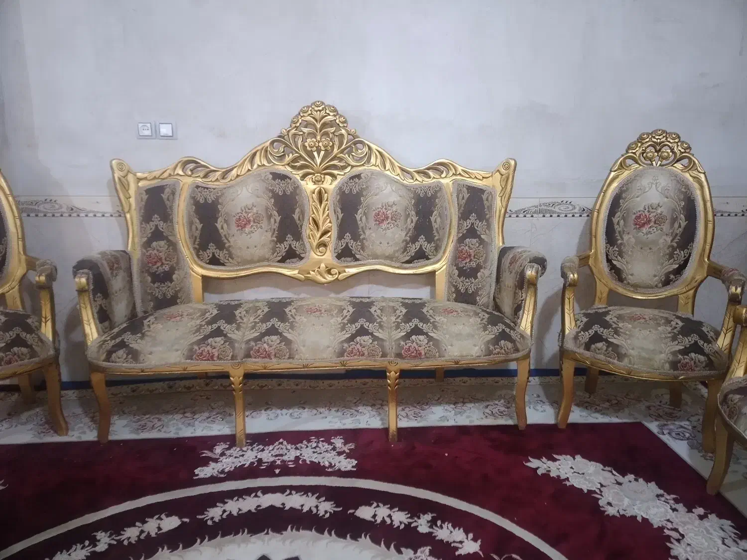 مبل|مبلمان خانگی و میز عسلی|میانه, |دیوار