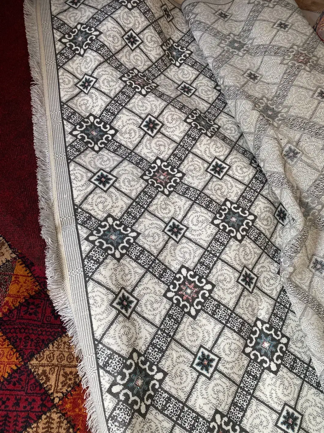 فرش|فرش|بندر انزلی, شهر صنعتی انزلی|دیوار