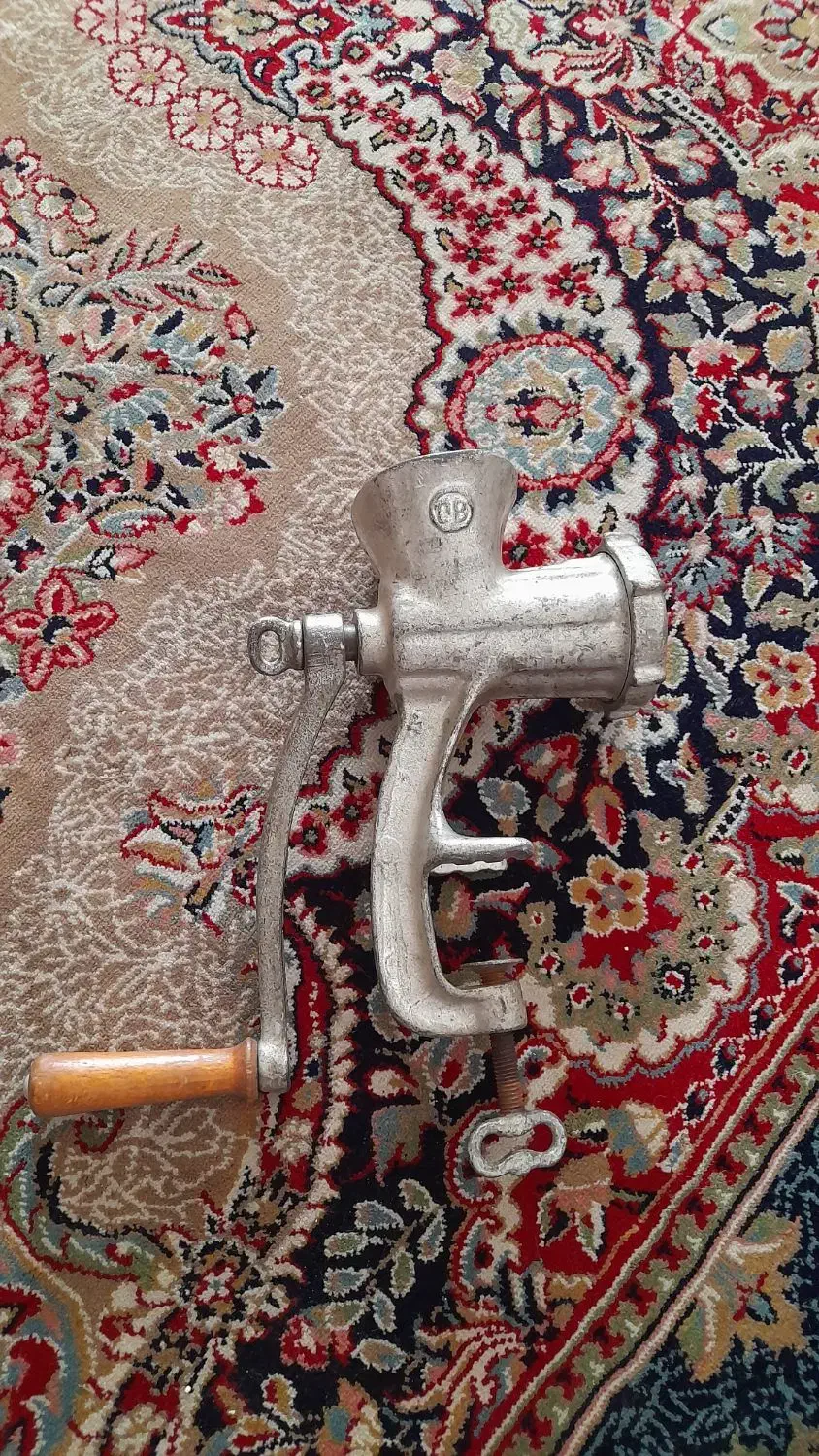 چرخ گوشت دستی|خردکن، آسیاب، غذاساز|سبزوار, امام خمینی (ناوی)|دیوار