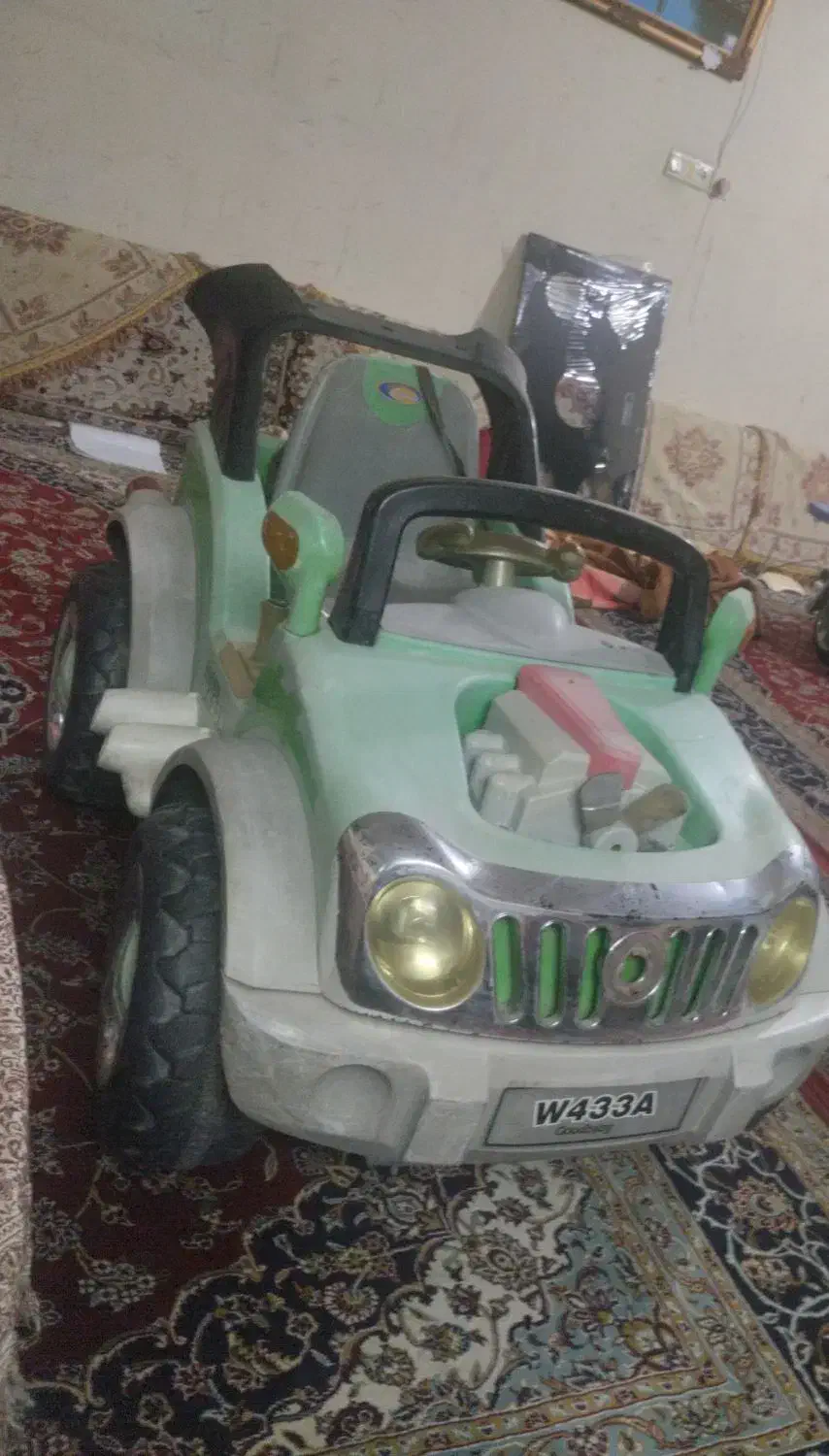 دو عدد ماشین شارژی بزرگ فروش فوری|اسباب‌بازی بچه|مشهد, عبادی|دیوار