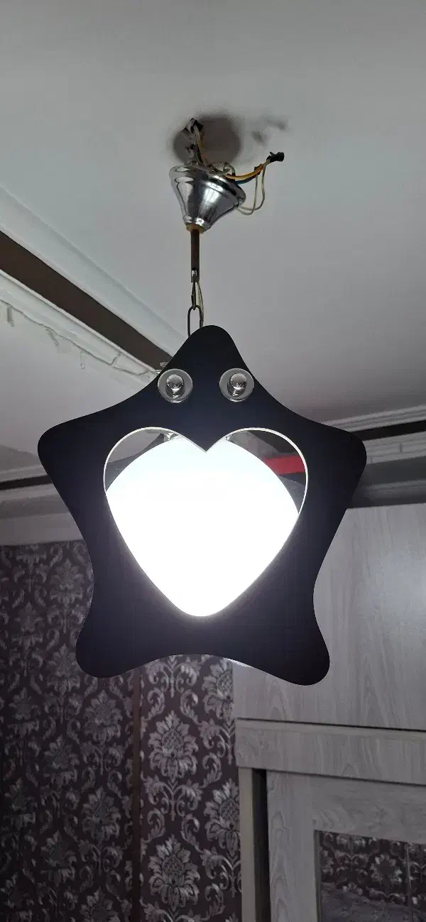 لوستر|لوستر و چراغ آویز|قدس, شهر‌قدس|دیوار