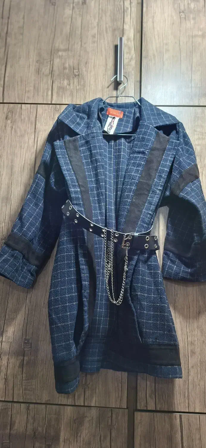 پالتو کتی نمدی|لباس|اهواز, فتح|دیوار